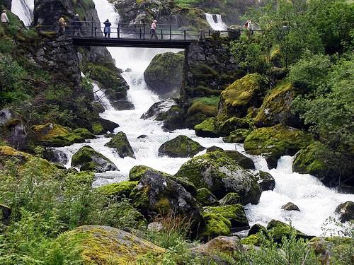OLDEN WATERFALL CASCADA FIORDOS NORUEGOS